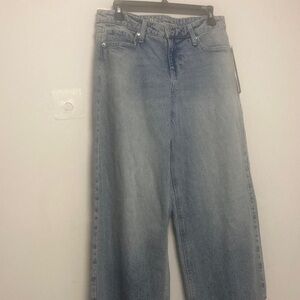 NO BOUNDARIES/Light Blue Women’s High-Rise Straight Jeans w/ pink bow each leg
